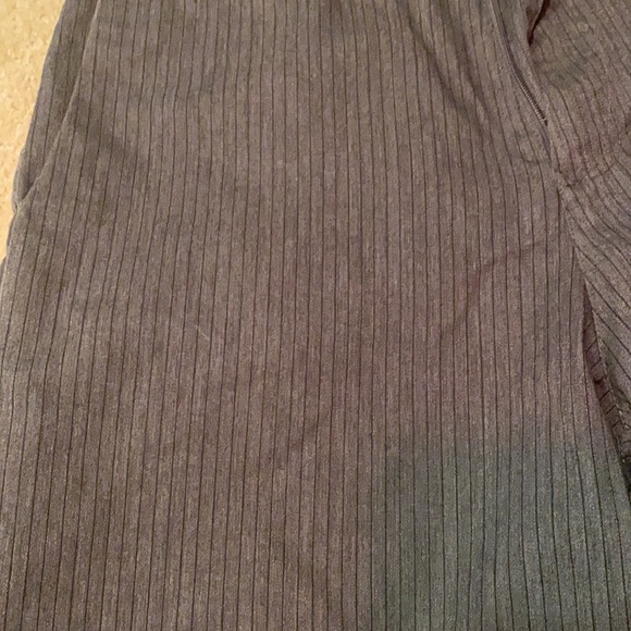 Volcom Shorts - Picture 2 of 3